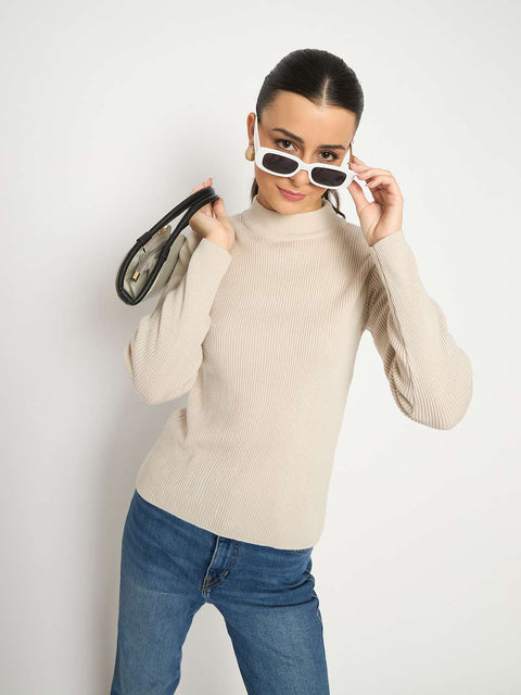 Madame Mock Neck Beige Skeeve